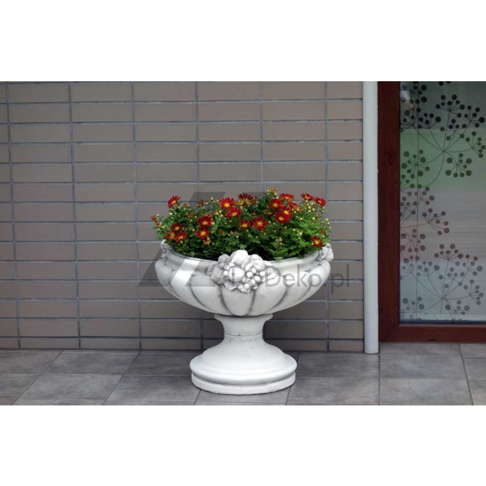 Váza - kvetináče záhrada s ornamentami